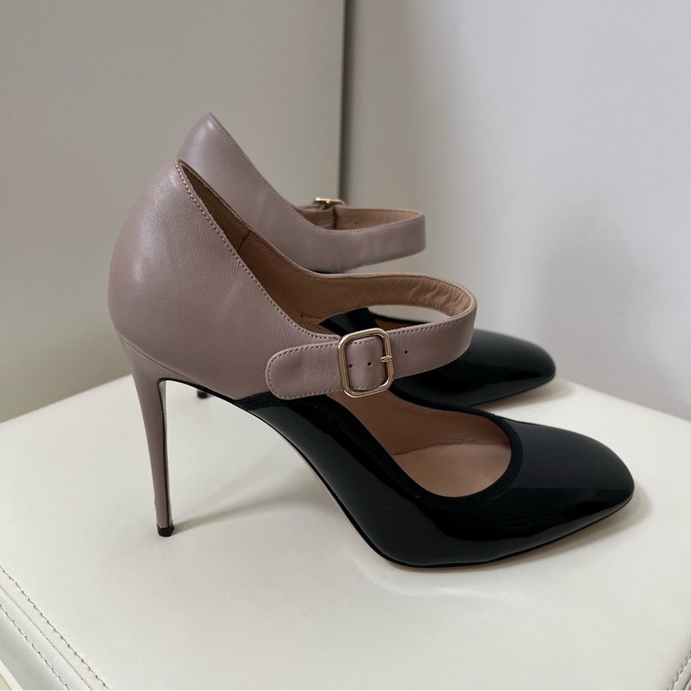 Prada Black and Tan Women's Pump